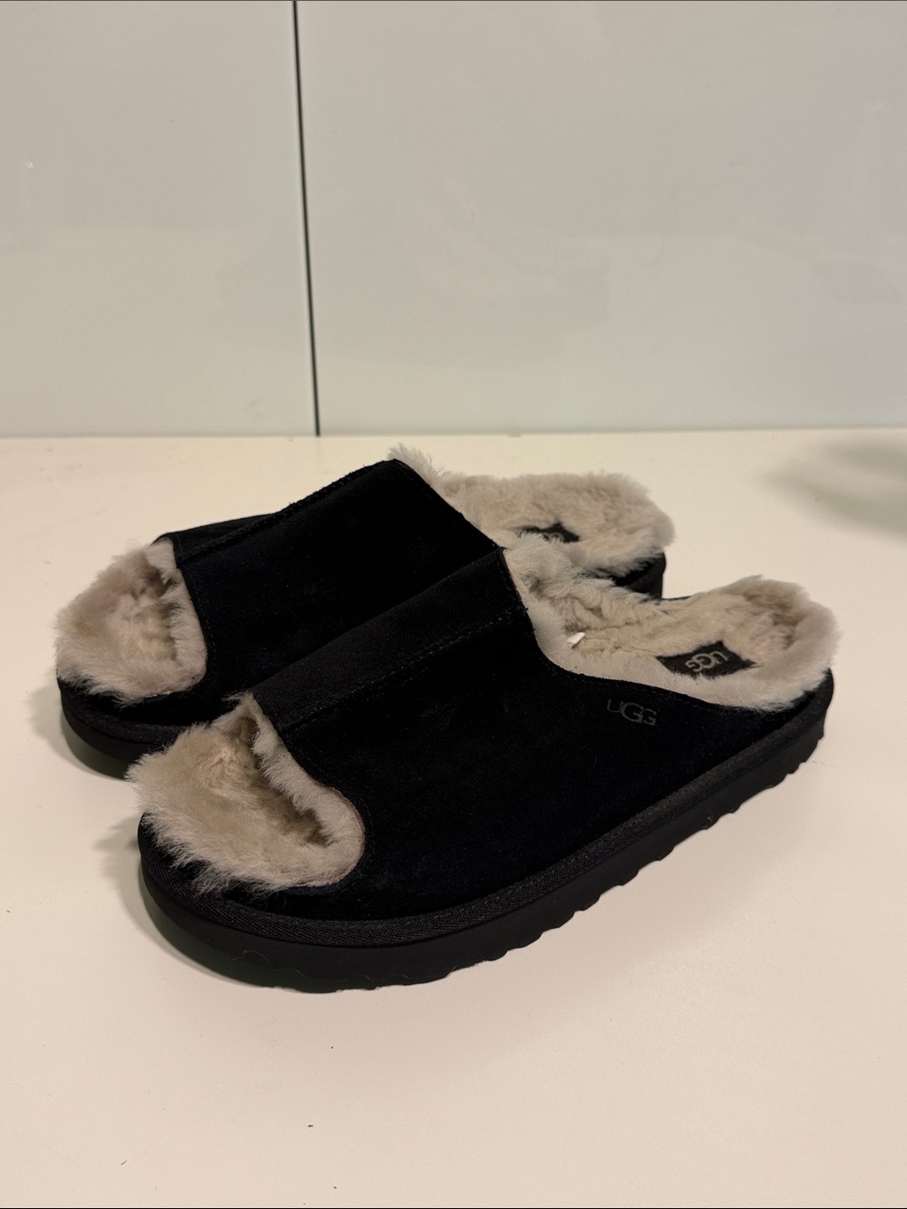 Like New UGG Black Suede Slide with Cream Shearling sz 9 sandals